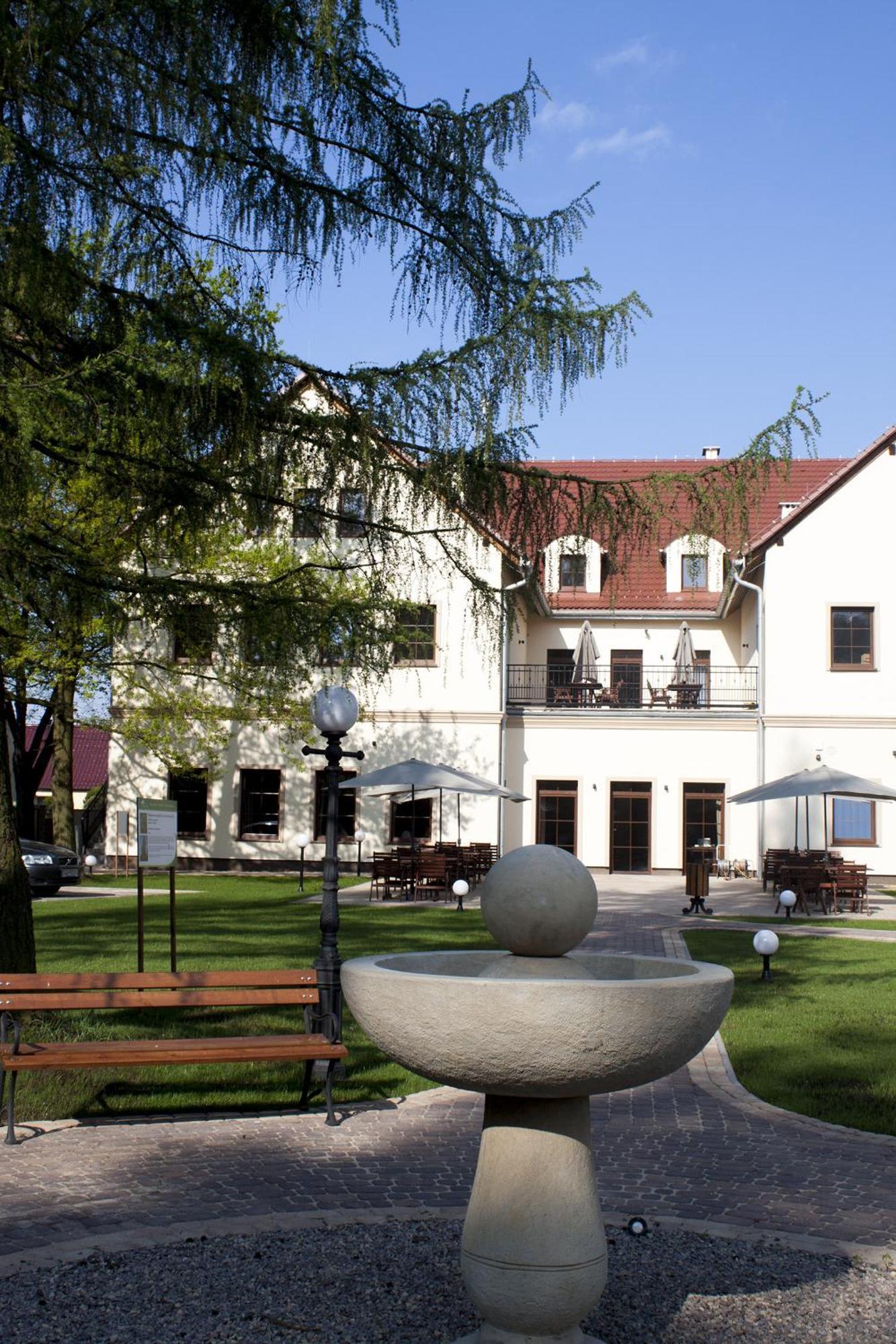 Hotel Modrzewiowy Dwór Gliwice Exterior foto