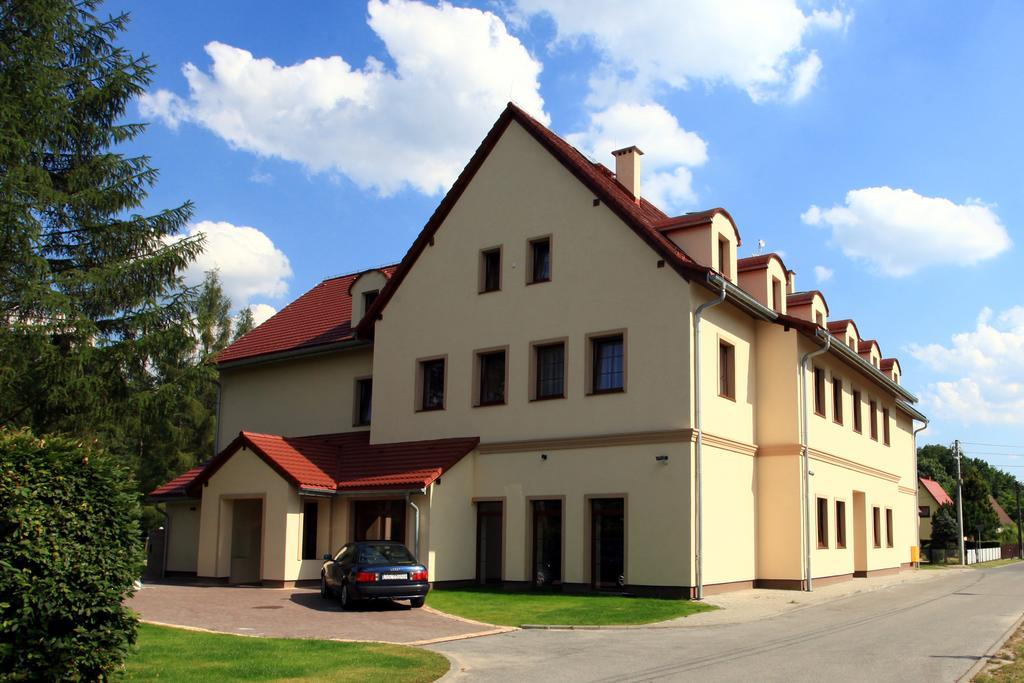 Hotel Modrzewiowy Dwór Gliwice Exterior foto
